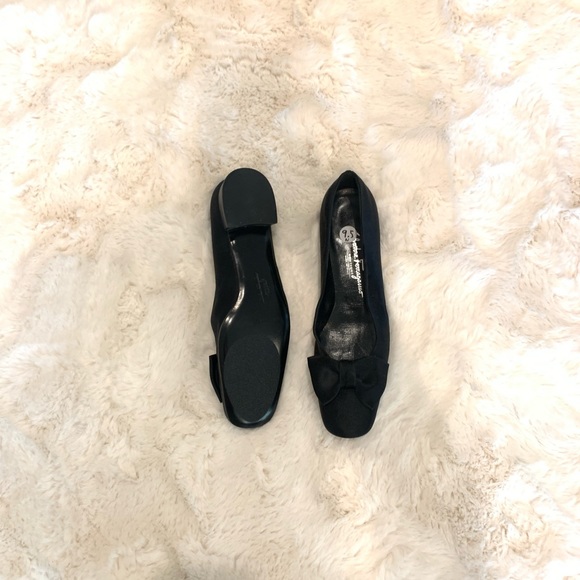 Salvatore Ferragamo Bowed Satin Flats - Picture 4 of 7